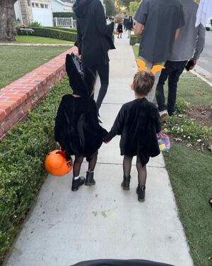 Pau Gasol Instagram - Such a special #Halloween! Always thankful to be able to spend it with family. Thank you @vanessabryant for taking us to @disneyland !! 🦇 🦇