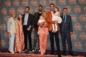 Pau Gasol Instagram - Hall of Fame Family 🧡🙌🏼