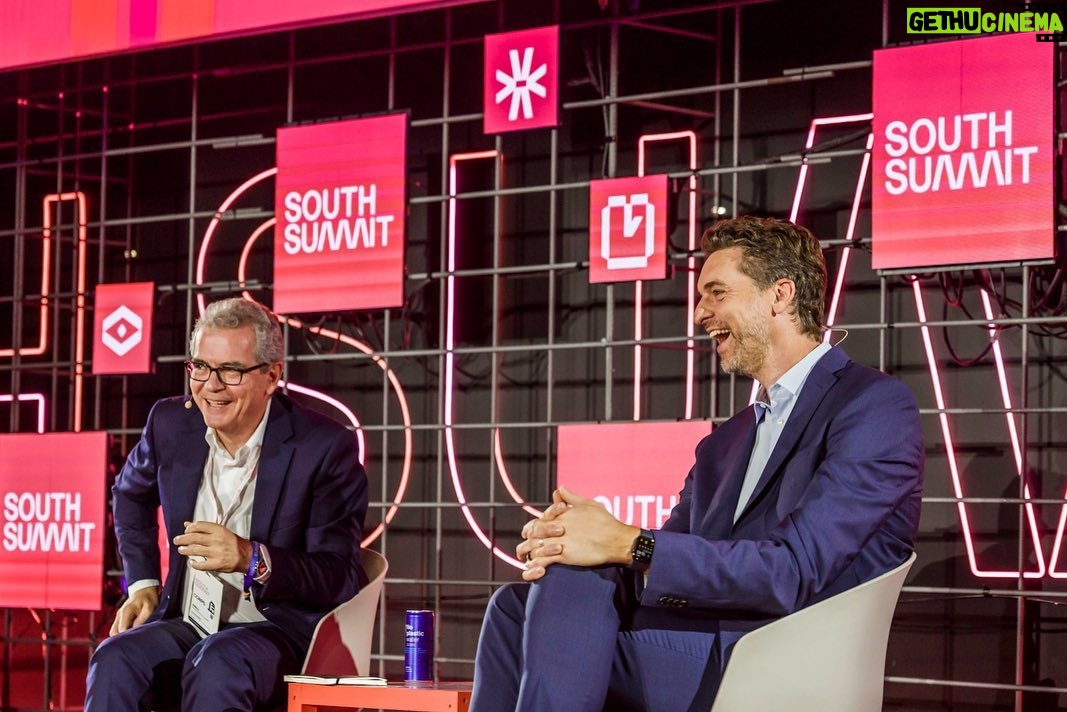 Pau Gasol Instagram - Muy enriquecedora la charla que compartí ayer con Pablo Isla en el marco del @south.summit, hablando del trabajo en equipo, el liderazgo y la gestión de los altos y bajos, y presentando mi proyecto empresarial #Gasol16Ventures.