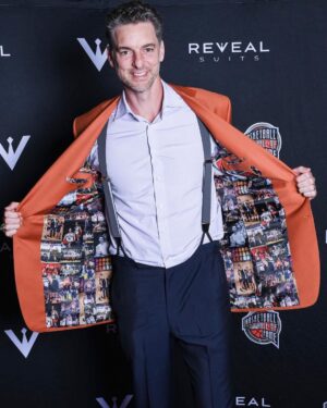 Pau Gasol Instagram - H🏀F

The orange jackets needed their own moment 🍊🧡😜