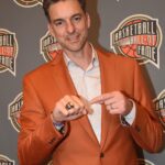 Pau Gasol Instagram - H🏀F The orange jackets needed their own moment 🍊🧡😜 Basketball Hall of Fame