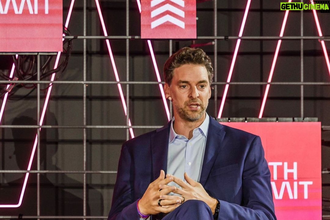 Pau Gasol Instagram - Muy enriquecedora la charla que compartí ayer con Pablo Isla en el marco del @south.summit, hablando del trabajo en equipo, el liderazgo y la gestión de los altos y bajos, y presentando mi proyecto empresarial #Gasol16Ventures.