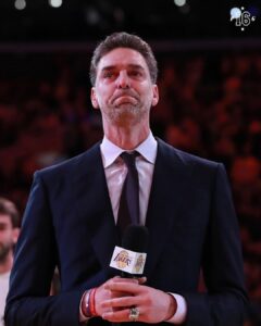 Pau Gasol Instagram - Un año de esta gran noche. ERES LEYENDA, PAU 💜💛