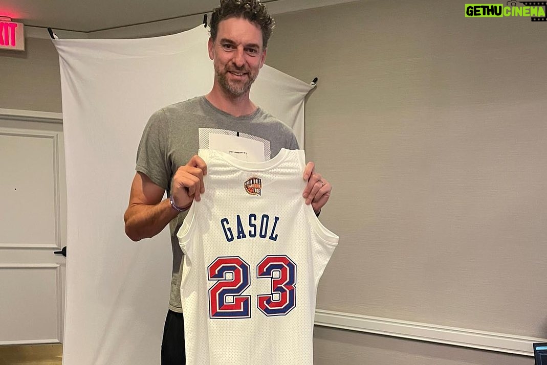 Pau Gasol Instagram - What an unbelievable honor!! So many amazing moments during these last few days in Houston and Dallas with my new family. I’m beyond thankful and humbled to be in the @hoophall! #HOF2023Class ¡Qué honor tan increíble! Hemos disfrutado de muchos momentos maravillosos estos días en Houston y en Dallas con mi nueva familia. No puedo estar más agradecido y orgulloso de ser un nuevo miembro del Salón de la Fama!