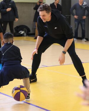 Pau Gasol Instagram - Coach Pau in the community 🤗