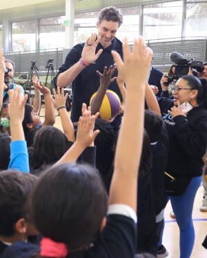 Pau Gasol Instagram - Coach Pau in the community 🤗