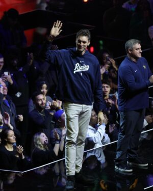 Pau Gasol Instagram - It’s been a pleasure to coach this great Rising Stars team. Thank you so much to all the fans in Indianapolis for all the love and support. Congrats to Team Jalen for winning the tournament!

Ha sido un placer entrenar a este equipo de Rising Stars. Muchas gracias a toda la afición de Indianápolis por todo el apoyo y el cariño. Felicidades al Team Jalen por la victoria!
