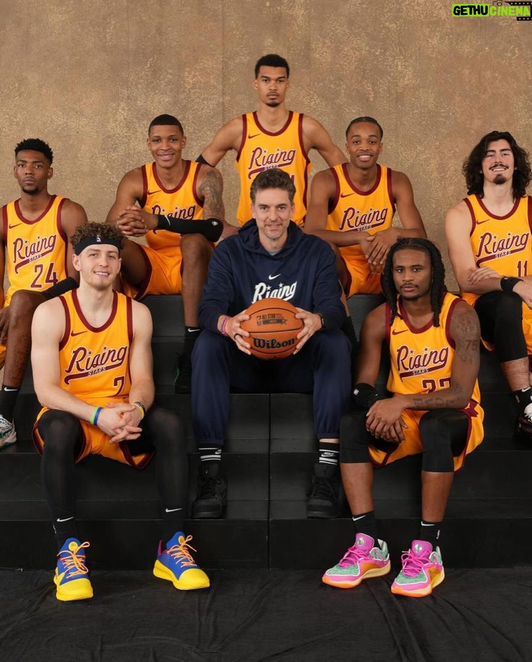 Pau Gasol - 44.1K Likes - It’s been a pleasure to coach this great Rising Stars team. Thank you so much to all the fans in Indianapolis for all the love and support. Congrats to Team Jalen for winning the tournament!
Ha sido un placer entrenar a este equipo de Rising Stars. Muchas gracias a toda la afición de Indianápolis por todo el apoyo y el cariño. Felicidades al Team Jalen por la victoria!