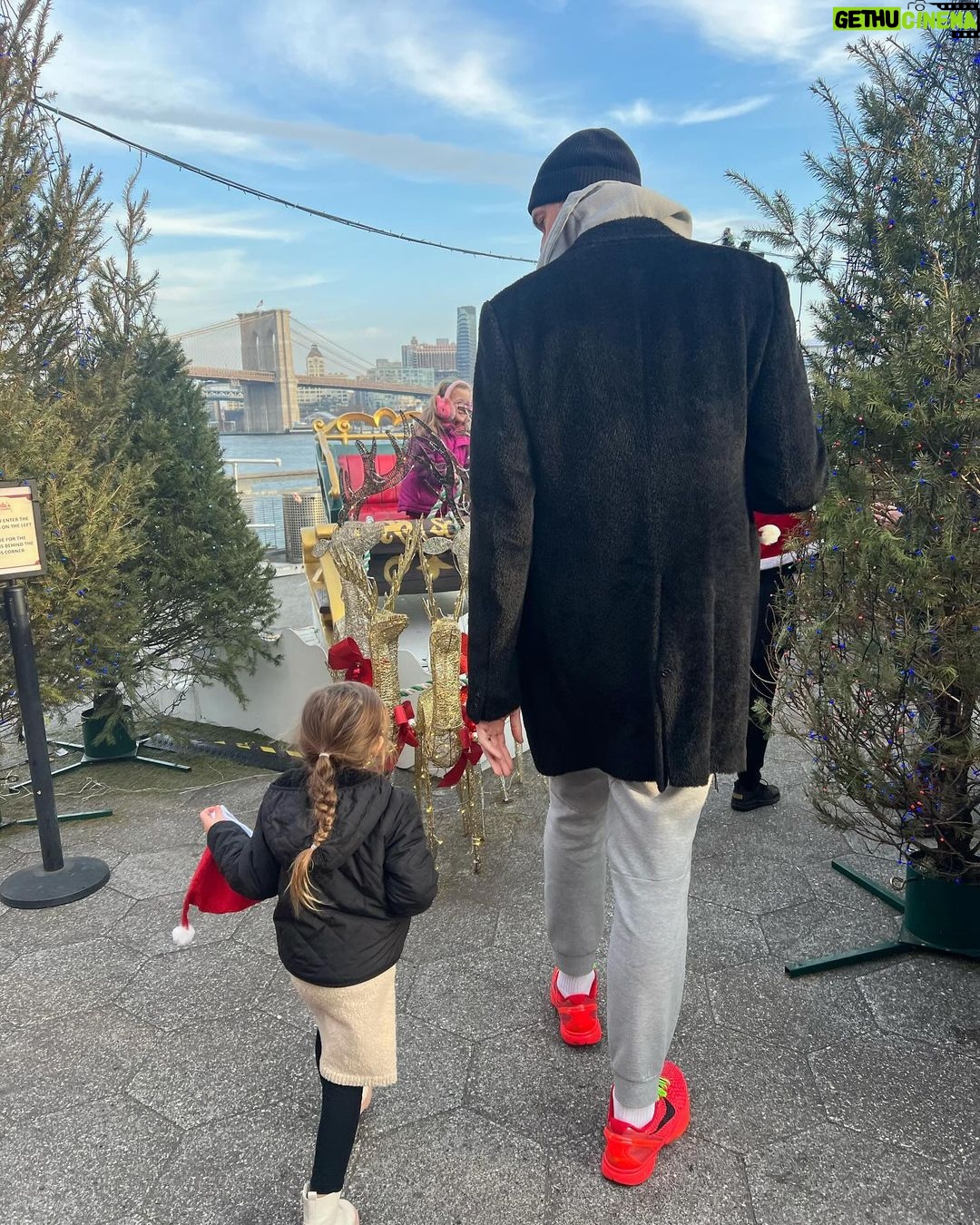 Pau Gasol - 43.1K Likes - Great week in NY! Very good meetings and quality holiday time with the family 🙌🏼❤️
