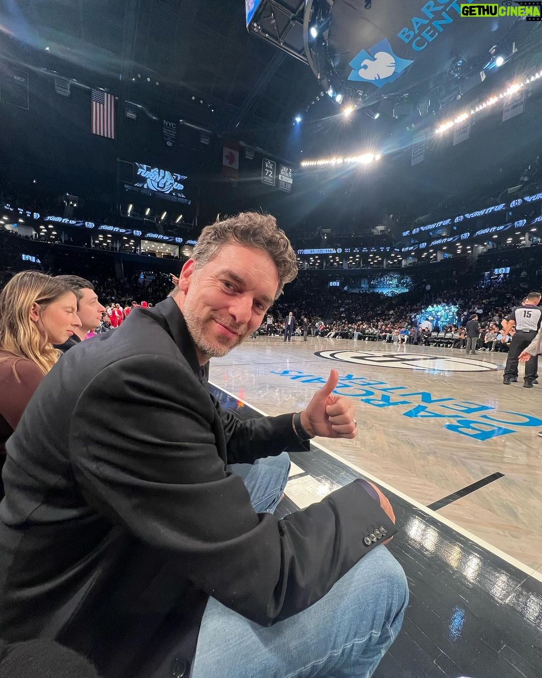 Pau Gasol - 43.1K Likes - Great week in NY! Very good meetings and quality holiday time with the family 🙌🏼❤️