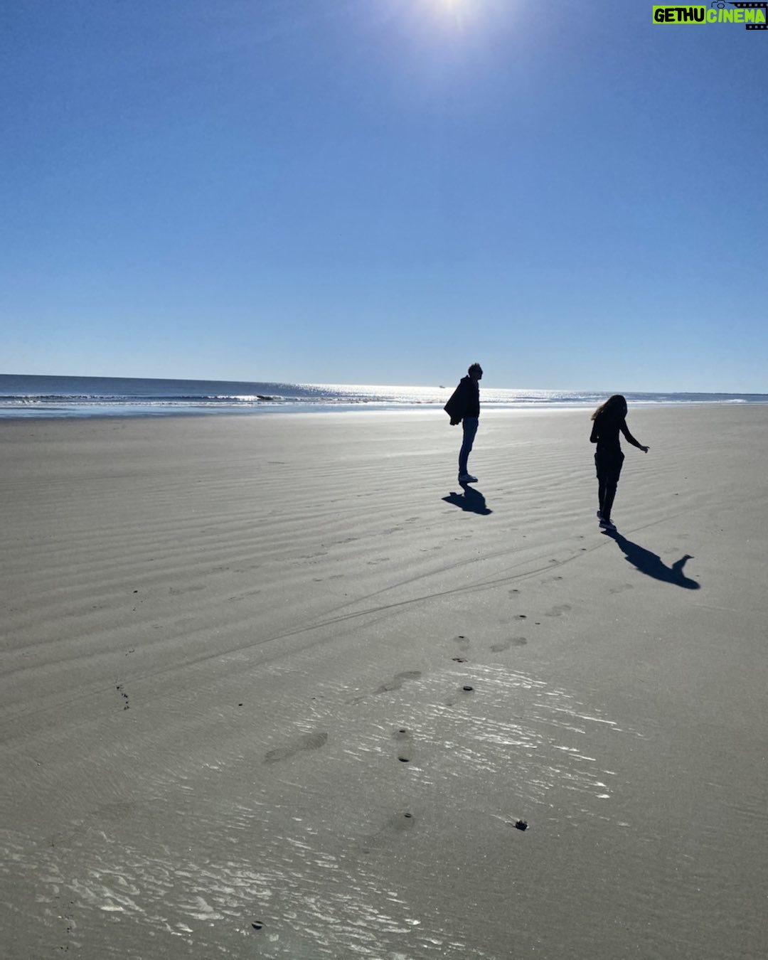 Paul Bettany Instagram - Agnes Lark and I at the beach