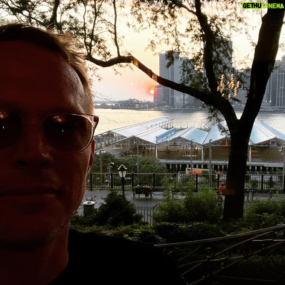Paul Bettany - 136.2K Likes - My phone was broken but sunsets are back!