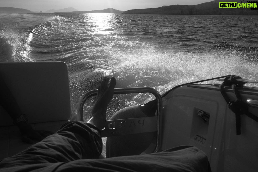 Paul Bettany - 121.9K Likes - Thatās my foot in Greece. X