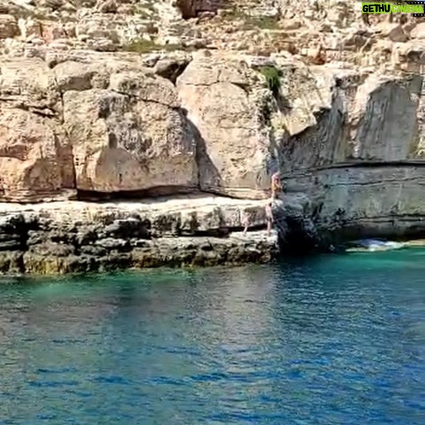 Paul Bettany Instagram - I’ve cut out the fifteen minutes of cowardly procrastination and left only my dive. Greece is tops.