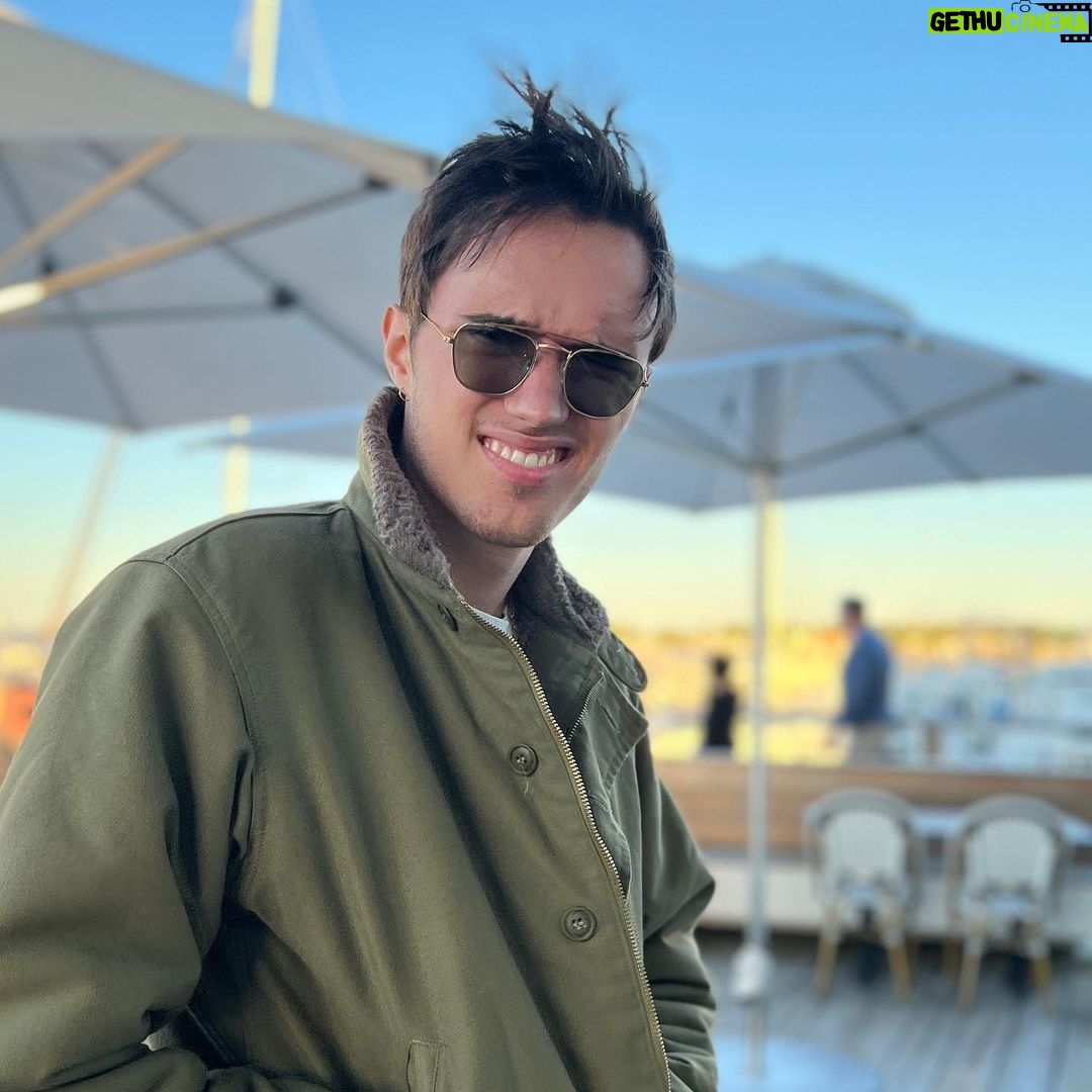 Paul Bettany - 144.6K Likes - My son @stellan.c.bettany is always stealing my shit! That MY jacket and MY glasses!