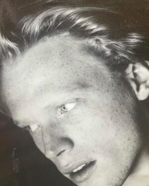Paul Bettany Instagram - On occasion a life in movies can take its toll on the skin and by the end of the day, well… it can be a  horror show.  But with just a few drops of @circa1970beauty a skin oil (created by my dear friends @barbaraguillaume and @akgroomer ) I look exactly as I did when I walked in to the make up truck that morning.
