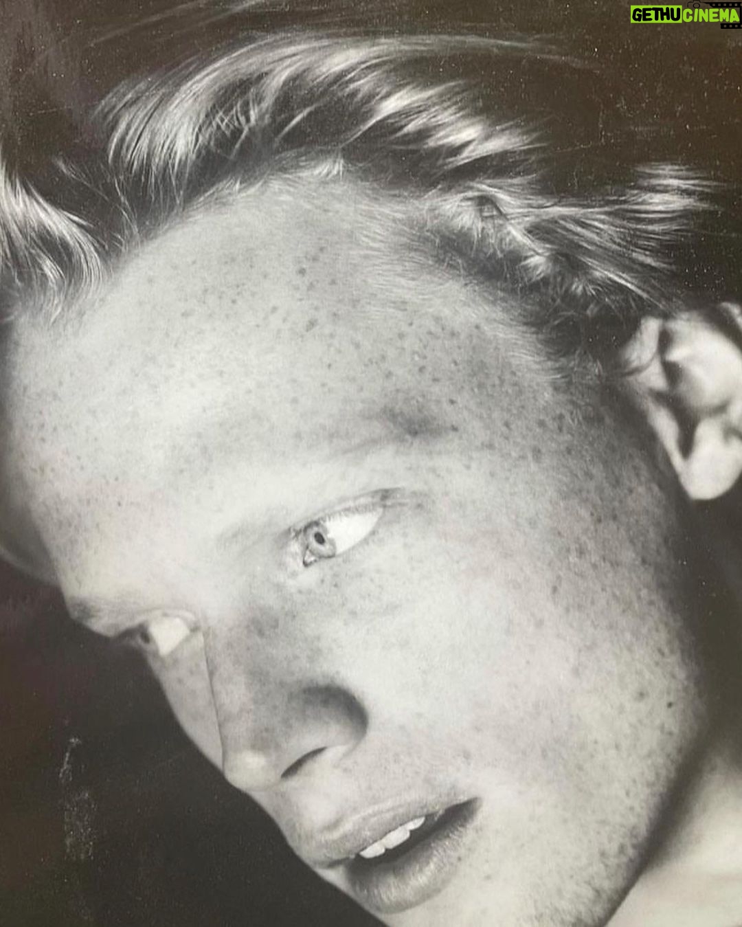 Paul Bettany - 117.7K Likes - On occasion a life in movies can take its toll on the skin and by the end of the day, well⦠it can be a horror show. But with just a few drops of @circa1970beauty a skin oil (created by my dear friends @barbaraguillaume and @akgroomer ) I look exactly as I did when I walked in to the make up truck that morning.