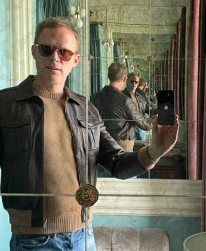 Paul Bettany Instagram - Dear @anthonyvaccarello ,
@ysl is forcing me to give back this perfect brown leather aviator jacket. I totally understand, you’ve all been so generous to me in the past. However, I was hoping you’d let me take him on vacation to San Diego to see my wife @jennifer.connelly premiere of #topgun2. Just so I can say goodbye to Gary (I call the jacket Gary) properly. I’ll have him back to you on Friday with tears in my eyes I promise. Ooooooh BTW -
Gary has his own account- feel free to follow him @garythejacket