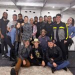 Paula Fernandes Instagram - Hoje, gostaria de dedicar um momento para expressar gratidão a minha equipe. Sei que a vida na estrada nem sempre é fácil. Significa estar longe de casa, da família e dos amigos. Mas, apesar de todas as dificuldades, vocês permanecem comprometidos e dedicados. Agradeço por terem escolhido fazer parte dessa jornada comigo, por cada esforço para tornar nossos shows especiais e inesquecíveis. Juntos, continuaremos a espalhar a música, alegria e emoção por onde passamos. #equipepaulafernandes ✈️❤️🎵🎤✨ Paula Fernandes