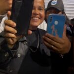 Paula Fernandes Instagram – Uma noite incrível e cor de rosa em Guarapari! 💖✨ 

Avenida lotada e uma energia contagiante, cada sorriso e aplauso aqueceram meu coração. Já quero voltar! Guarapari, Espírito Santo