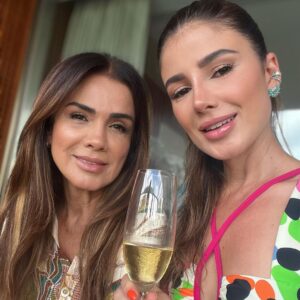 Paula Fernandes Instagram - Día de festejar a existência da melhor mãe do mundo. 
Ah mãe, se você soubesse quanto amor eu tenho pra te dar… e mesmo com tanto amor sei que jamais será o bastante para agradecer o que você me dá.
Te amo ❤️
#felizdiadasmaes