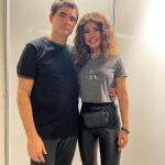 Paula Fernandes Instagram – Registro de um dia pra nunca mais esquecer.
Vocês deixaram um legado de hits difícil de alcançar @skankoficial 
Que bom ter o privilégio de assistir a este espetáculo de som e poesia, diante de uma multidão que lotou o Mineirão. 
Obrigada pela recepção carinhosa @samuelrosaoficial