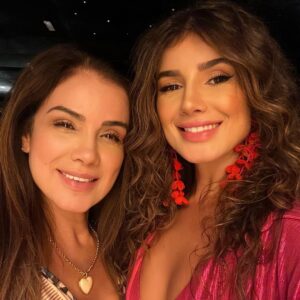 Paula Fernandes Instagram - Día de festejar a existência da melhor mãe do mundo. Ah mãe, se você soubesse quanto amor eu tenho pra te dar… e mesmo com tanto amor sei que jamais será o bastante para agradecer o que você me dá. Te amo ❤️ #felizdiadasmaes No Meu Coração
