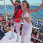 Paula Fernandes Instagram – Hoje foi dia da @paulafernandes conhecer a alegria e energia do @blocovumboraoficial no #CarnavalDeSalvador 2023! #bellmarques #paulafernandes Carnaval de Salvador