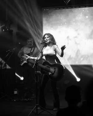Paula Fernandes Instagram - Registros do último show em Boituva/SP. Foi lindo demais da conta e tive o prazer da participação da querida @simonemendes! ❤️

Sábado (04/02) tem mais. Espero vocês no Paço Municipal de São Bernardo do Campo! 🎤🎵 

📸 @gustavogianola