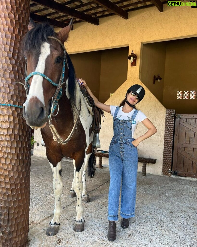 Paula Fernandes Instagram - Aquele chamego antes da cavalgada! 🐴🤎