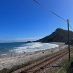 Paula Gonu Instagram - 1. una siesta en la playa de portizuelo en asturias 2. un atardecer en la isla antes de comerme un helado sandwich 3. un cachopo de cecina y queso de cabra mientras os edito alguna etapa en ballota 4. se me están quedan pequeños los sets de deporte de lo que me estoy zampando el norte y qué 5. decidme el nombre de esta playa🙏🏽 6. hecha polvo yendo a cenar con la sudadera manchada de aceite 7. post bañito en gijón a las 8h antes de empezar a caminar 8. estoy sensible con el tema 9. luarca me enamoró 10. dos gatillos asturianos