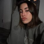 Paula Gonu Instagram - 1. una siesta en la playa de portizuelo en asturias 2. un atardecer en la isla antes de comerme un helado sandwich 3. un cachopo de cecina y queso de cabra mientras os edito alguna etapa en ballota 4. se me están quedan pequeños los sets de deporte de lo que me estoy zampando el norte y qué 5. decidme el nombre de esta playa🙏🏽 6. hecha polvo yendo a cenar con la sudadera manchada de aceite 7. post bañito en gijón a las 8h antes de empezar a caminar 8. estoy sensible con el tema 9. luarca me enamoró 10. dos gatillos asturianos