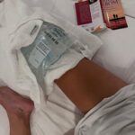 Paula Gonu Instagram - estoy subiendo todo a youtube pero pa que tengáis resumen: 1. por fin dejo de estar sola en el camino 2. coñita 3. mi rodilla “buena” esta súper tiesa y os recomiendo este libro que me estoy leyendo por segunda vez 4. portugalete y los chicos de recepción del hotel puente colgante me han gustado muchísimo 5. no sabéis qué feliz me pone leer todos vuestros mensajes, hacéis que esté menos sola que nunca en esta experiencia increíble 6. el tiempo de la rodillera HA LLEGADO :( 7. lo feliz que me pone ver las bambas llenas de mierd4 <3 8. momento en el que me enteré en bilbao de que una amiga se casa 9. la posada de güemes ha sido un oasis, ni siquiera creo que me lo merezca 10. y cantabria… no sé ni qué decir, que me quiero mudar?? sí