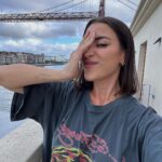 Paula Gonu Instagram - estoy subiendo todo a youtube pero pa que tengáis resumen: 1. por fin dejo de estar sola en el camino 2. coñita 3. mi rodilla “buena” esta súper tiesa y os recomiendo este libro que me estoy leyendo por segunda vez 4. portugalete y los chicos de recepción del hotel puente colgante me han gustado muchísimo 5. no sabéis qué feliz me pone leer todos vuestros mensajes, hacéis que esté menos sola que nunca en esta experiencia increíble 6. el tiempo de la rodillera HA LLEGADO :( 7. lo feliz que me pone ver las bambas llenas de mierd4 <3 8. momento en el que me enteré en bilbao de que una amiga se casa 9. la posada de güemes ha sido un oasis, ni siquiera creo que me lo merezca 10. y cantabria… no sé ni qué decir, que me quiero mudar?? sí