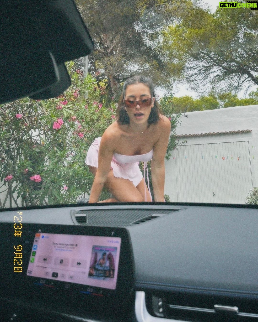 Paula Gonu Instagram - 1. esta semana al año con mis amigas es sagrada 2. no soy tan pesada pidiéndoles fotos cómo os pensáis 3. pero sí lo soy haciendo el imbécil 24/7 4. igual que ellas porque somos tontísimas 5. y nos gusta así 6. tontas yendo a cenar 7. y tontas volviendo de comer 8. muy tontas 9. pero mucho 10. y todas de acuerdo en este debate juntas desde hace más de 20 años y espero que para siempre, os quiero niñas🫶🏽 (falta Laia en las fotos porque estuvo malita muchos días)