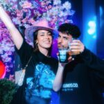 Paula Gonu Instagram - 1. con mi amigo jorge tomándonos la primera copa de la última noche en #Desalia2023 @ronbarcelospain 2. maría la capa argentina enseñándome el trend de te cura 3. cuando nos perdimos y acabamos en una sala llena de atrezzo de la bresh 4. algunos ejemplos de combinaciones que me han alimentado estos días, no estoy orgullosa de todas 5. mucha gente de blanco viviendo ahora 6. fotografiando lo que para mí es el top1 momentos de este desalia 7. 3 personas que me caen muy bien 8. otra persona como las del 7 9. mi personaje favorito del juego en el que hemos jugado estos 4 días 10. 30 segundos es lo que tardaré en dormirme cuando toque mi cama esta noche