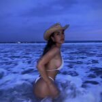 Paula Gonu Instagram - 1. cada vez menos distancia entre la tira del top del bikini y la del tanga 2. =2 del post anterior 3. me volvería loca con otro ig de cocina pero os dejo en stories la receta del poke🤸🏽‍♂️ 4. me terminé el libro y ahora estoy con el mentalista de camila läckberg 5. a veces hay que “it’s alright” y seguir palante 6. primeros 15min de jangueo después de la operación 7. tengo que contaros la historia de este vestido, lleva 3 años en mi armario y no puede ponerse 8. 🥹 9. mentalizándome de que pronto luciré otro pelo, otro color, sabéis cuál??????? 10. en un taxi de ayer sonaba eso en la radio, vaticino amistad con la primera persona que acierte: a qué me estaba recordando????