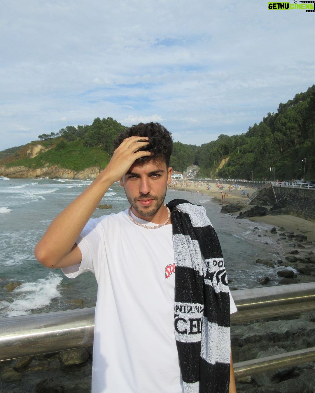 Paula Gonu - 117.2K Likes - fotillos reveladas de los últimos díassss
4. mi playa favorita de Asturias de momento
5. mi compañía favorita de Asturias de momento
6. dos estaban pochas
8. acabo de encontrar la foto en el mvl @ariswallow te adoro y adoro nuestros planes de no hacer absolutamente nada y sin culpa
10. se ha vuelto a lo que se suele llamar rutina :):