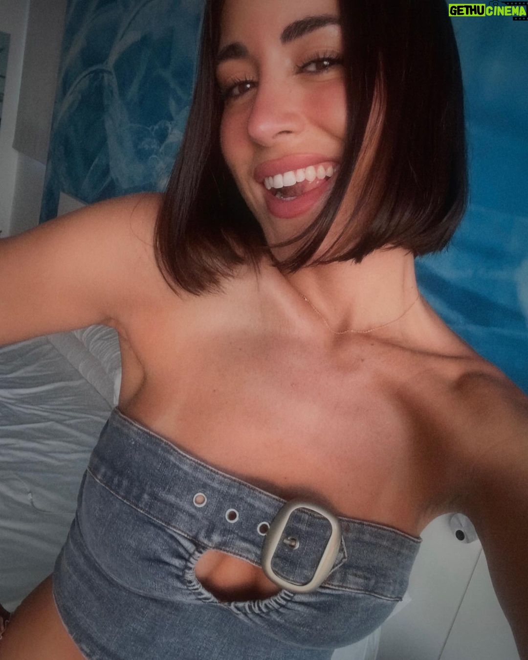 Paula Gonu Instagram - fotillos reveladas de los últimos díassss 4. mi playa favorita de Asturias de momento 5. mi compañía favorita de Asturias de momento 6. dos estaban pochas 8. acabo de encontrar la foto en el mvl @ariswallow te adoro y adoro nuestros planes de no hacer absolutamente nada y sin culpa 10. se ha vuelto a lo que se suele llamar rutina :):