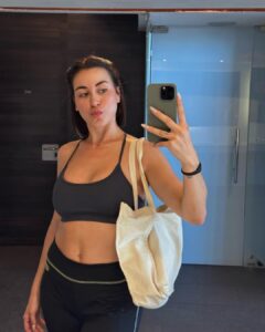 Paula Gonu Instagram - fotillos reveladas de los últimos díassss 4. mi playa favorita de Asturias de momento 5. mi compañía favorita de Asturias de momento 6. dos estaban pochas 8. acabo de encontrar la foto en el mvl @ariswallow te adoro y adoro nuestros planes de no hacer absolutamente nada y sin culpa 10. se ha vuelto a lo que se suele llamar rutina :):