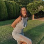 Paula Gonu Instagram – 1. llegando a la boda de mi amigo del cole uri
2. vestido rescatado a última hora en asos funcionando 10/10
3. ya no describo más, me hice un tatu en el pie, amortízalos el fotomatón y alguien me dio un golpe en el pie por lo que supongo que mañana iré al médico, por cierto de parte de sofi la novia: le ayudó con la boda su amiga @elgallineroevents y cómo me lo pasé tan bien os lo dejo por aquí🫶🏽
