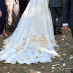Paula Gonu Instagram – 1. llegando a la boda de mi amigo del cole uri
2. vestido rescatado a última hora en asos funcionando 10/10
3. ya no describo más, me hice un tatu en el pie, amortízalos el fotomatón y alguien me dio un golpe en el pie por lo que supongo que mañana iré al médico, por cierto de parte de sofi la novia: le ayudó con la boda su amiga @elgallineroevents y cómo me lo pasé tan bien os lo dejo por aquí🫶🏽