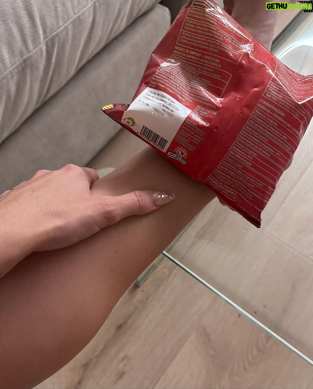 Paula Gonu Instagram - 1. llegando a la boda de mi amigo del cole uri 2. vestido rescatado a última hora en asos funcionando 10/10 3. ya no describo más, me hice un tatu en el pie, amortízalos el fotomatón y alguien me dio un golpe en el pie por lo que supongo que mañana iré al médico, por cierto de parte de sofi la novia: le ayudó con la boda su amiga @elgallineroevents y cómo me lo pasé tan bien os lo dejo por aquí🫶🏽