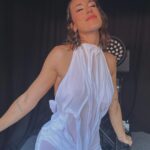 Paula Gonu Instagram – 3 años y 3 veladas han pasado desde que estuve comentando la primera alfombra con mora y rauw (tercera foto)🫶🏽🫶🏽🫶🏽 NOS GUSTA EL LOOK?????