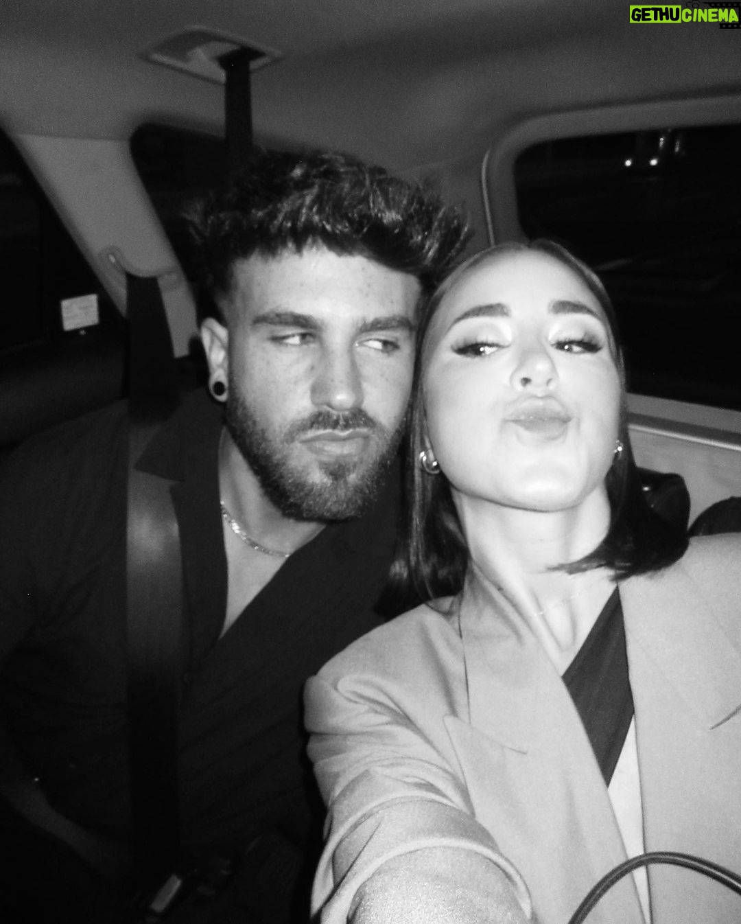 Paula Gonu Instagram - 1-10. ayer fue un día bonito