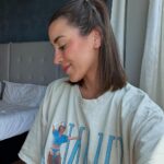 Paula Gonu Instagram - 1. en un hotelito de madrid comiéndome un poke horas antes de una noche especial 2. haciendo uso del ego de mi personaje apreciando mi nueva apariencia 3. pocas cosas mejores existen y si sabéis alguna nombradla 4. =2 5. hace unos minutos probándome cosas pa la velada el sábado 6. sigo pudiéndome hacer mi peinado favorito entonces todo está bien 7. =2 =4 8. =2 =4 = 7 9. el otro día volviendo un poco bebida a casa teniendo que bajar a la coco 10. yo soy esa amiga vuestra
