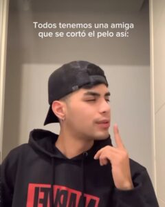 Paula Gonu Instagram - 1. en un hotelito de madrid comiéndome un poke horas antes de una noche especial 2. haciendo uso del ego de mi personaje apreciando mi nueva apariencia 3. pocas cosas mejores existen y si sabéis alguna nombradla 4. =2 5. hace unos minutos probándome cosas pa la velada el sábado 6. sigo pudiéndome hacer mi peinado favorito entonces todo está bien 7. =2 =4 8. =2 =4 = 7 9. el otro día volviendo un poco bebida a casa teniendo que bajar a la coco 10. yo soy esa amiga vuestra
