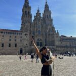 Paula Gonu Instagram - 1. las ganas que tenía de subir esta foto (perdón a los que os estoy haciendo spoiler) 2. manzanilla, cámara y marca del chaleco: mis mejores amigas de este viaje 3. cientos de mensajes así que explotan la barra de felicidad de mi personaje gracias🫶🏽 4. la coco después de los 20km no podía ni abrir los ojitos bebé 5. uno de mis momentos favoritos de todo el viaje: mi bañito a las 8h solita en gijón 6. prueba gráfica para que el médico de la rodilla de mi madre pueda echarle bronca 7. ainhoa 8. y mi casa me recibe con esta luz es que claro a quién tengo que darle las gracias?? 9. a valeria y ari por ser dos de todas las personas que ofrecisteis la ayuda que podíais para que este momento pudiese hacerse realidad 10. pienso pasarme varios días en esta cocina haciéndome cosas ricas y utilizando mucho queso de arzúa