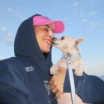 Paula Gonu Instagram – mi coquito querida, el angelito, el ser vivo más increíble que he conocido!! cumples 10 añitos en un mes y te felicito por aquí porque sé que lo vas a leer porque me niego a pensar que no haces cosas de humano cuando no me doy cuenta. me haces llorar de lo buena que eres y no sé qué haría sin ti. 10 años compartiendo vida juntas maldita rata con piel rosa y manchitas de vaca. Te amo mucho. Gracias por existir, ojalá todos conociesen un amor como el tuyo cocoguapiisss