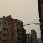 Paula Gonu Instagram – 1. primera noche en ny cuando pensábamos solo estaba nublado
2. ayer fue el día con peor calidad del aire de la historia aquí y es por unos incendios en Canadá💔
3. el hotel está en Chinatown y eso me hace feliz porque sales a la calle y solo hay restaurantes y supermercados con pintaza 
4. estoy intentando no comer gluten porque no sé aún nada de las pruebas y sigo notándome pesada (que lo intente no significa que lo consiga)
5. ese era el sol a las 6 de la tarde :(
6. restaurante al que fuimos a cenar que sale en sexo en Nueva York – gracias @hbomaxes 🫶🏽
7. no me gustan los caracoles pero untar pan en la salsa sí
8. pastelitos de una bakery monísima que tb sale en la serie (os subo luego resumen de todo en stories)
9. segundos antes del primer chequito en ny
10. confirmo